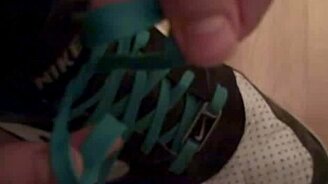 Моментальная завязка шнурков - смотреть видео (0:36)