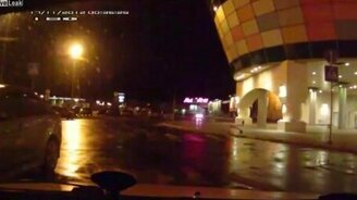 Побег автомобиля от тележки - смотреть видео (1:00)