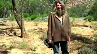 Как поймать кенгурёнка - смотреть видео (0:32)