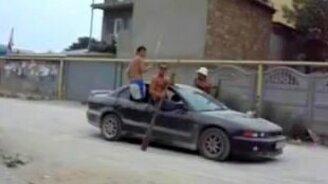 Лодочники на машине - смотреть видео (0:29)