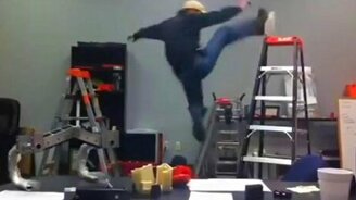 Мужик каратист - смотреть видео (0:19)