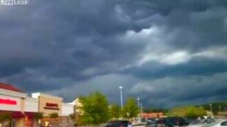 Приближается ураган - смотреть видео (0:45)