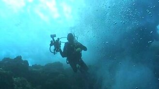 Унесло водолаза в бездну - смотреть видео (0:12)