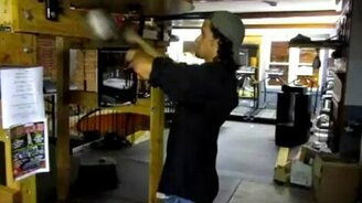 Мастер борьбы на груше - смотреть видео (2:28)