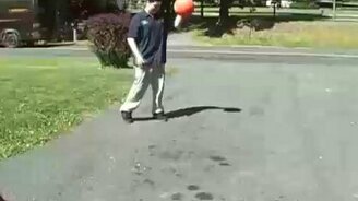 Неожиданный взрыв мяча - смотреть видео (0:20)