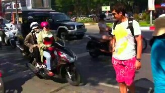 Азиатский пешеходный переход - смотреть видео (0:34)