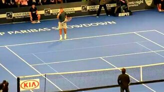 Забавный теннисный матч - смотреть видео (3:45)