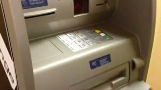 Сыграл в Angry Birds на банкомате - смотреть видео (2:47)