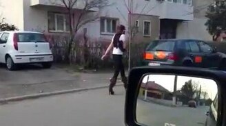 Весёлая прогулка на каблуках - смотреть видео (1:03)