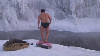 Купание в -52 градуса - смотреть видео (1:29)