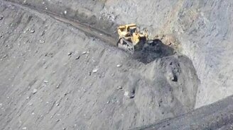 Опасная работа бульдозериста - смотреть видео (0:25)