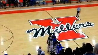 Забил мяч в своё кольцо - смотреть видео (0:40)