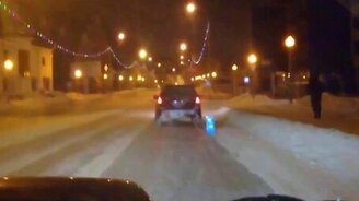 Универсал буксирует фуру - смотреть видео (0:20)