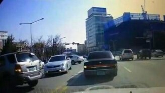 Везучая девушка сдаёт задом - смотреть видео (0:35)