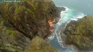 Безбашенные прыжки в воду - смотреть видео (2:18)