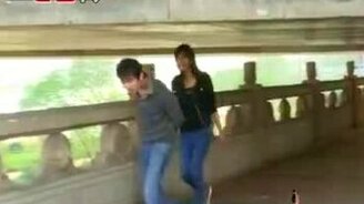 Очень низкий мостик - смотреть видео (1:31)