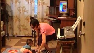 Девочка чуть не проглотила вебкамеру - смотреть видео (1:00)