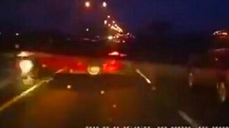 Ловко увернулся от ДТП - смотреть видео (1:28)