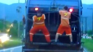 Устроили дискотеку на мусоровозе - смотреть видео (1:53)