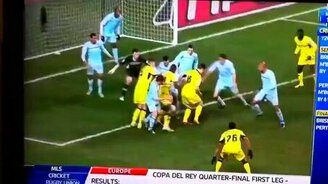 Переполох на футбольном поле - смотреть видео (0:18)