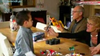 Дедушка с пистолетом против внука - смотреть видео (0:23)