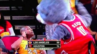 Тортом в лицо - смотреть видео (0:15)