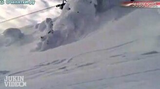 Смешной прыжок горнолыжника - смотреть видео (0:25)