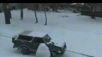 Люди против зимы и гололёда - смотреть видео (3:00)