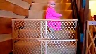 Целеустремлённая дочурка - смотреть видео (0:35)