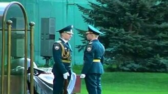 Вот она - солдатская дружба - смотреть видео (0:56)