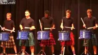 Крутые барабанщики из Шотландии - смотреть видео (3:28)