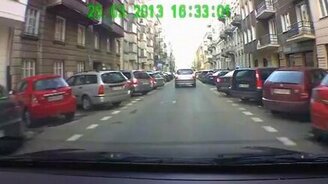 Смешная авария задним ходом - смотреть видео (0:31)