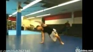 Вот это необычный трюк! - смотреть видео (0:09)