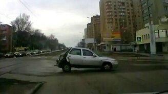 Половина авто на дороге - смотреть видео (0:32)