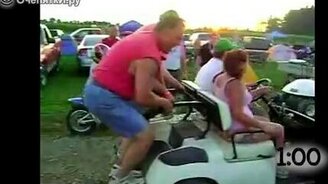 Неверное управление гольф-каром - смотреть видео (1:11)