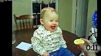 Дети едят кислый лимон - смотреть видео (1:03)