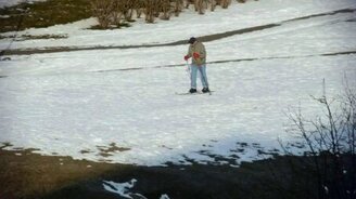 Пожилой экстремальщик на лыжах - смотреть видео (1:14)