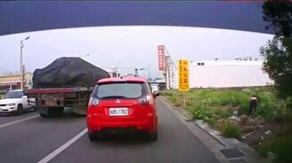 Каскадёрша на авто - смотреть видео (0:43)