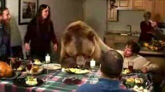 Милый семейный ужин - смотреть видео (0:35)