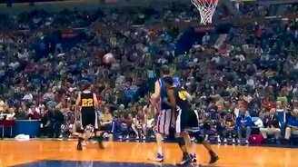 Большой настоящий баскетболист - смотреть видео (0:13)