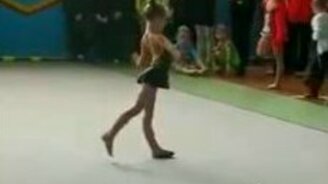 Удивительно гибкая девочка - смотреть видео (1:34)