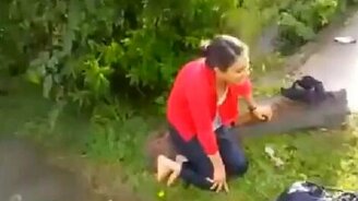 Девушка против лужи - смотреть видео (2:25)