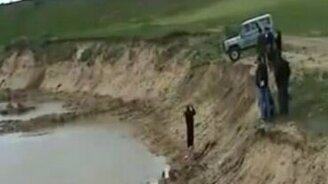 Смелый каскадёр на УАЗике - смотреть видео (1:28)