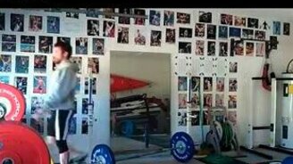 Глупо разбил зеркало - смотреть видео (0:46)