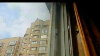 Прыжок с многоэтажки на тарзанке - смотреть видео (1:21)
