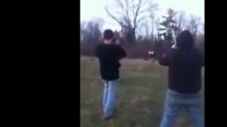 Парням неслыханно повезло - смотреть видео (0:37)