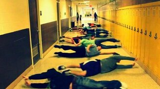 Массовое плавание в коридоре - смотреть видео (0:32)