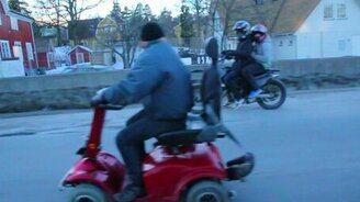 Безумный швед на одноместном транспорте - смотреть видео (1:51)