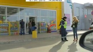 Брежнева дает ДПС-нику автограф - смотреть видео (1:35)