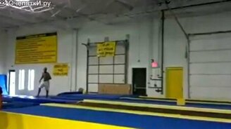 Редкий и красивый акробатический трюк - смотреть видео (0:14)